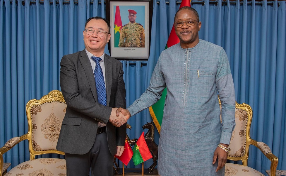  Sommet Chine-Afrique 2024 : l’ambassadeur Lu SHAN évoque les préparatifs avec le chef de la diplomatie burkinabè