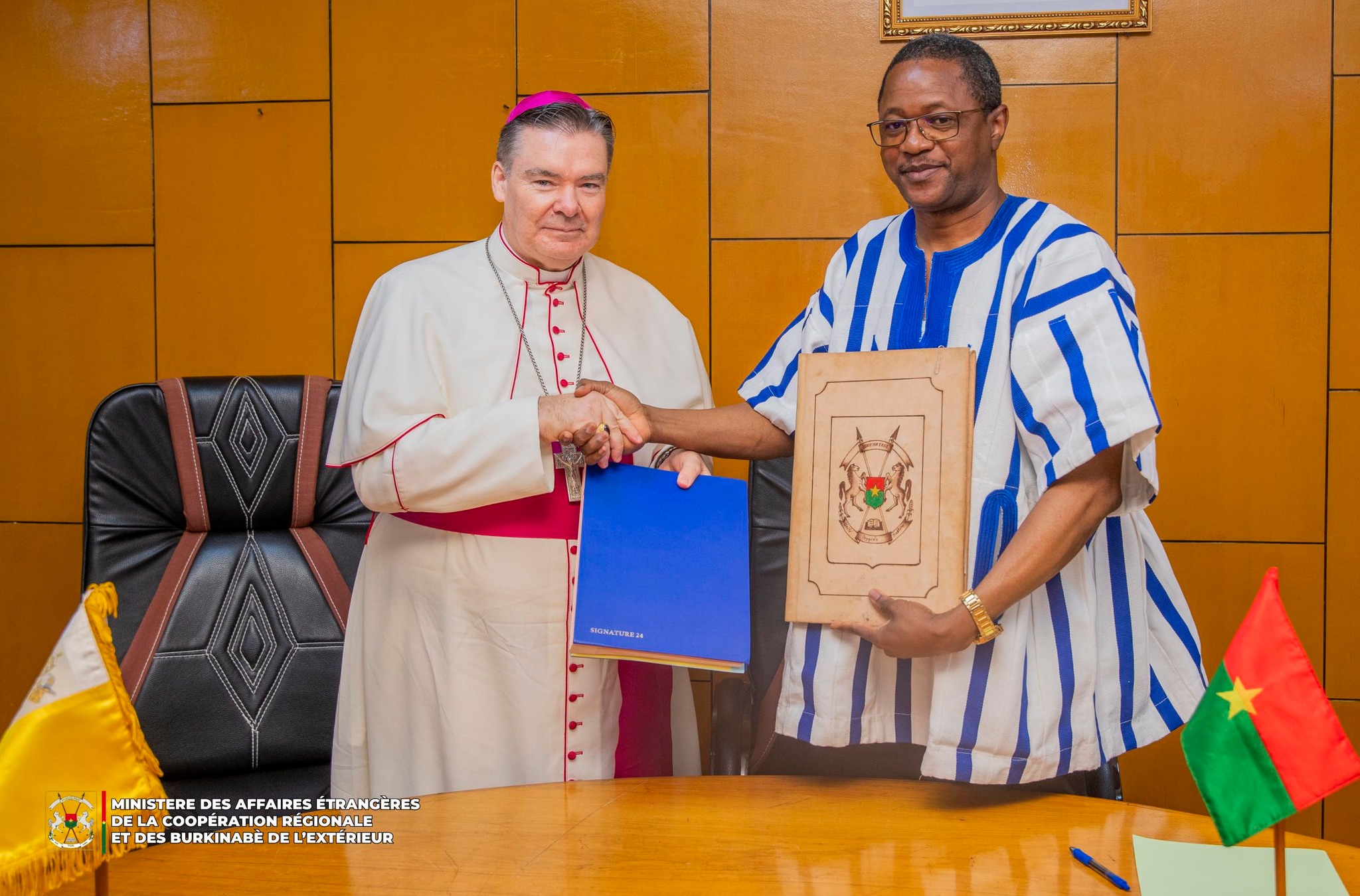  Coopération bilatérale : le Vatican et le Burkina Faso signent un Protocole additionnel à l’Accord sur le statut juridique de l’Eglise catholique au Burkina Faso