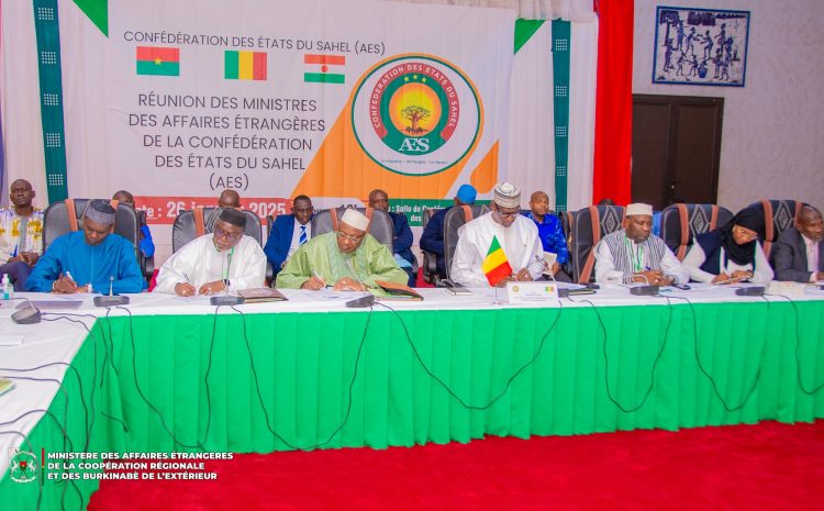  Réunion des ministres des Affaires étrangères de la Confédération des Etats du Sahel à Ouagadougou : les formalités de séparation de la CEDEAO au menu des échanges un an après le retrait des pays de l’AES