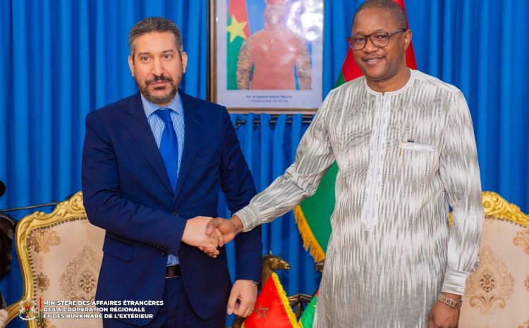  Le ministre des Affaires étrangères de la Coopération régionale et des Burkinabè de l’Extérieur SEM Karamoko Jean Marie TRAORE, a reçu le jeudi 20 février, l’ambassadeur du Maroc au Burkina Faso, SEM Youssef SLAOUI. 