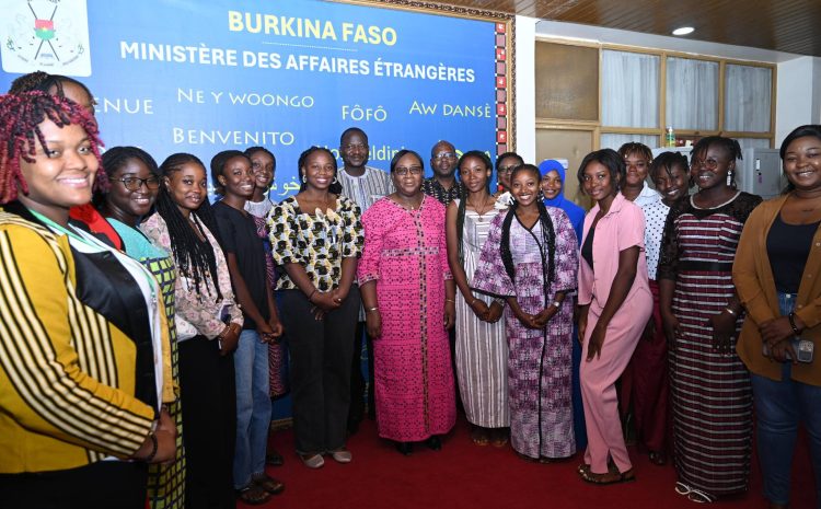  Leadership féminin : le ministre délégué Madame Bêbgnasgnan Stella Eldine KABRE /KABORE partage son expérience avec les participantes du WoLAf 