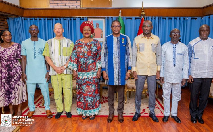  Diaspora africaine : la Présidente de ADDI, distinguée pour son engagement en faveur du panafricanisme et la lutte révolutionnaire au Burkina Faso